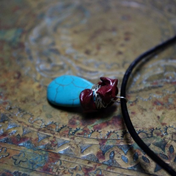 Teal Howlite Pendant Necklace with Sculpted Clay Flower Details - Picture 6 of 8